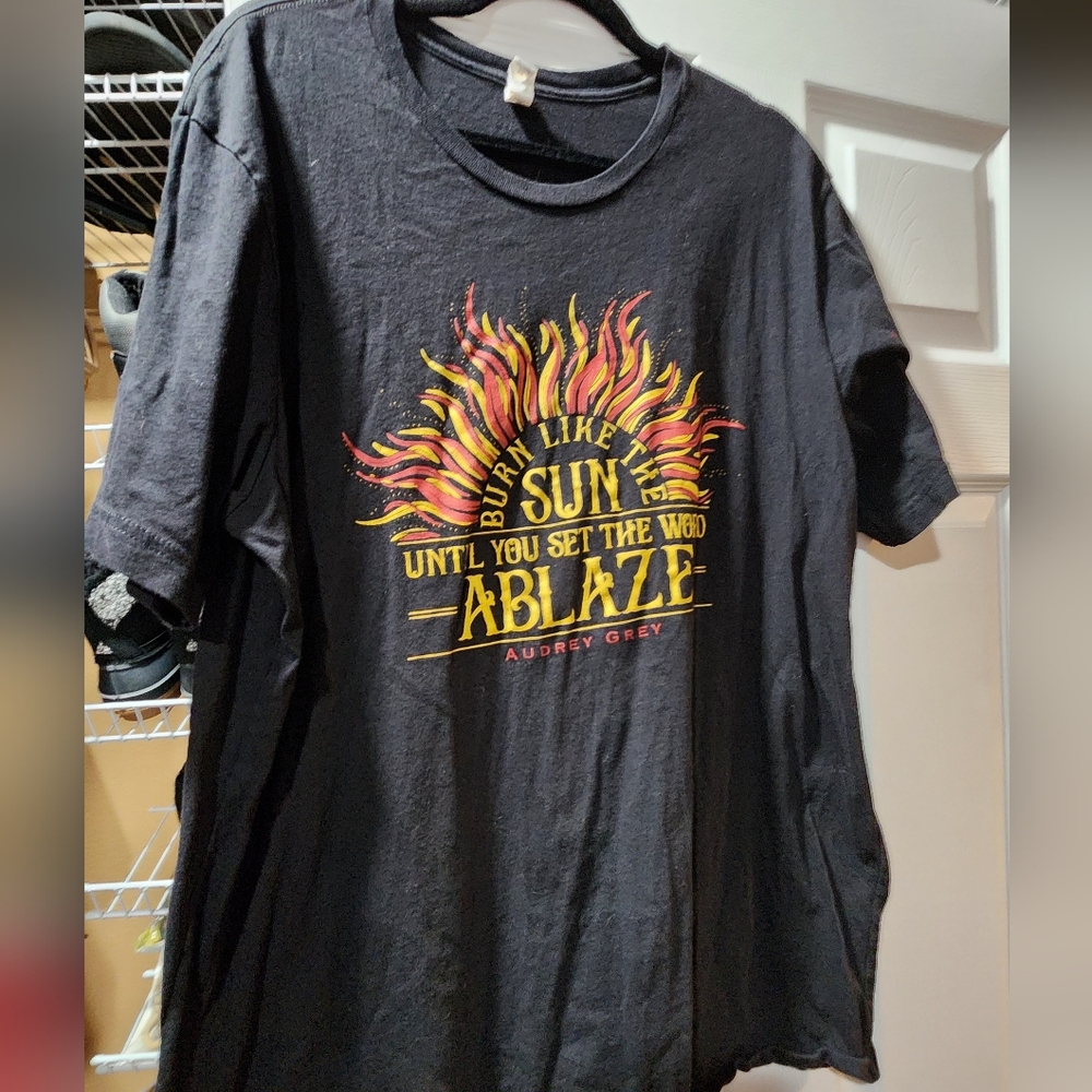 Bookish Box T-shirt Audrey Grey, Kingdom Of Runes, Size 2X
